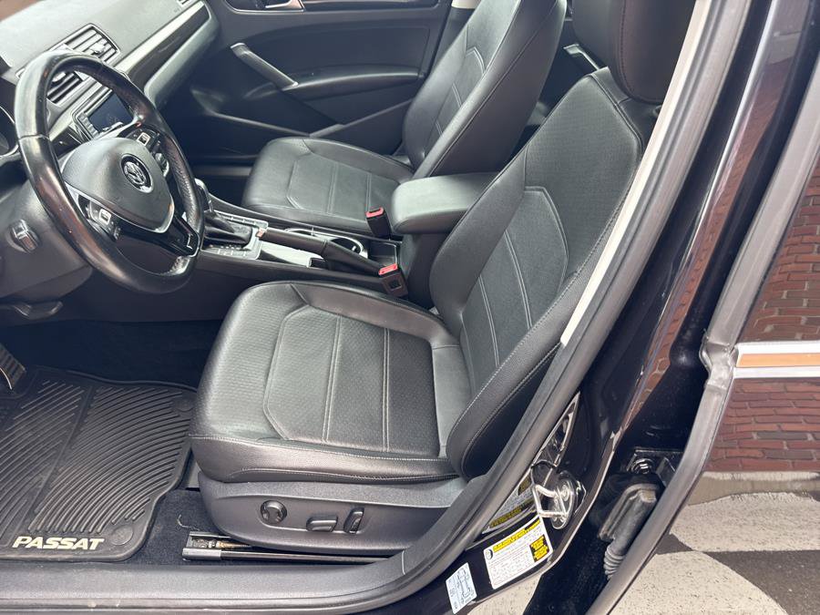 Used 2019 Volkswagen Passat 2.0T SE R-Line FWD image 19