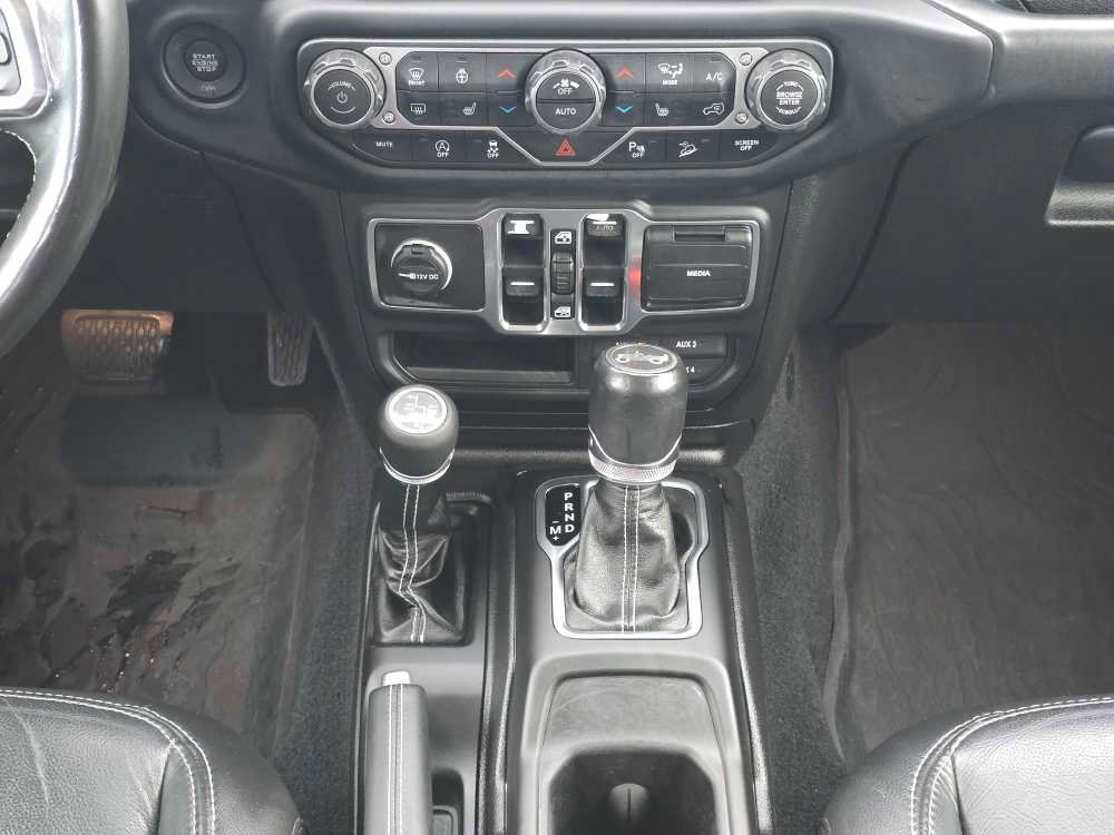 Used 2018 Jeep Wrangler Unlimited Sahara image 13