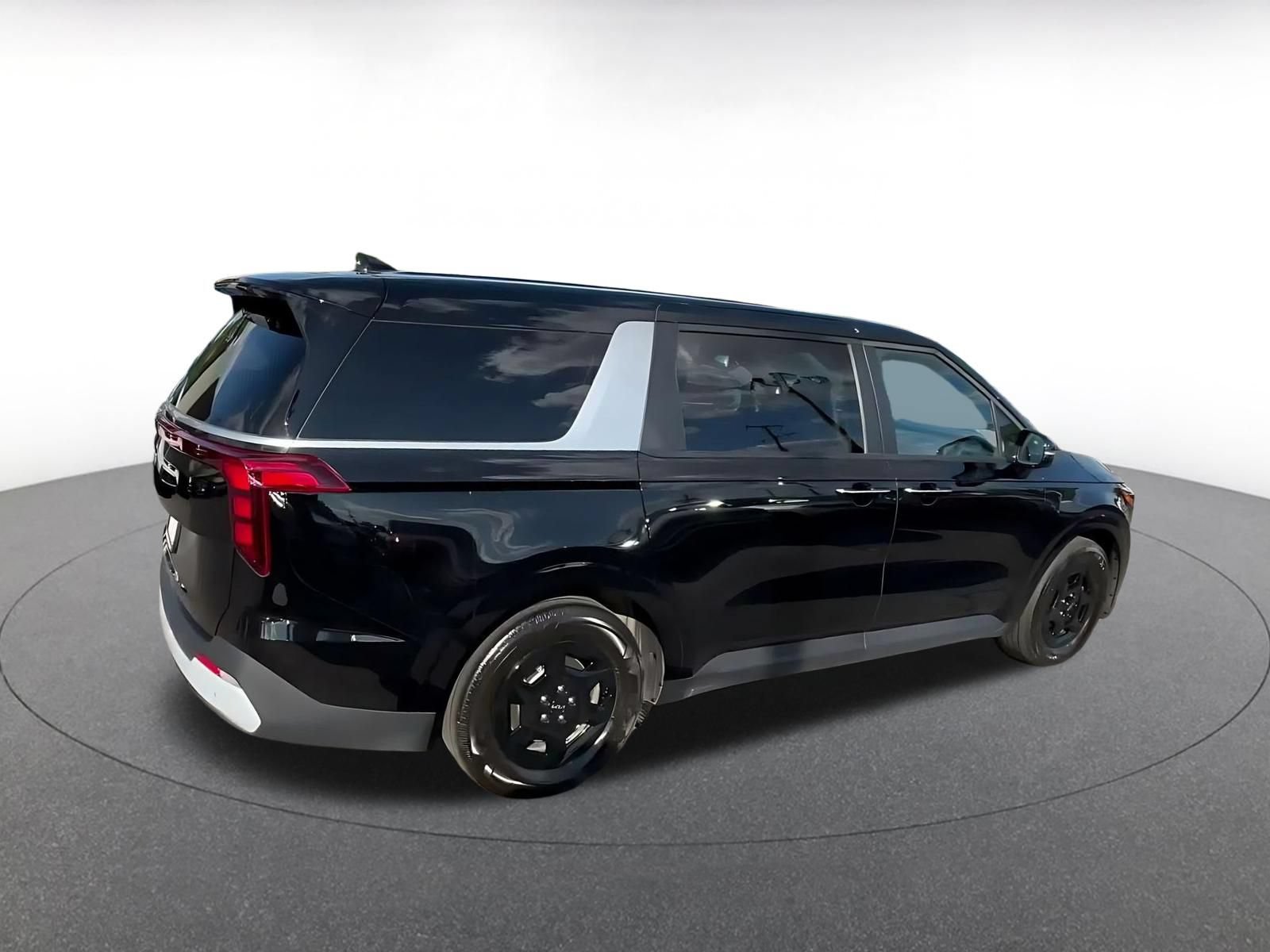 Used 2026 Kia Carnival FWD image 12