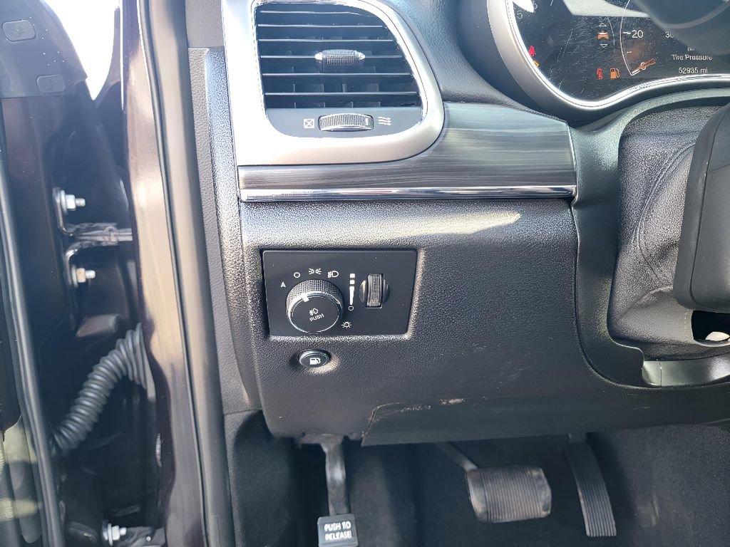 Used 2019 Jeep Grand Cherokee Limited w/ Luxury Group II image 14