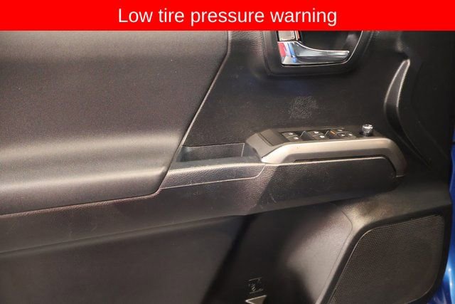 Used 2017 Toyota Tacoma TRD Off-Road w/ Premium & Technology Package image 11