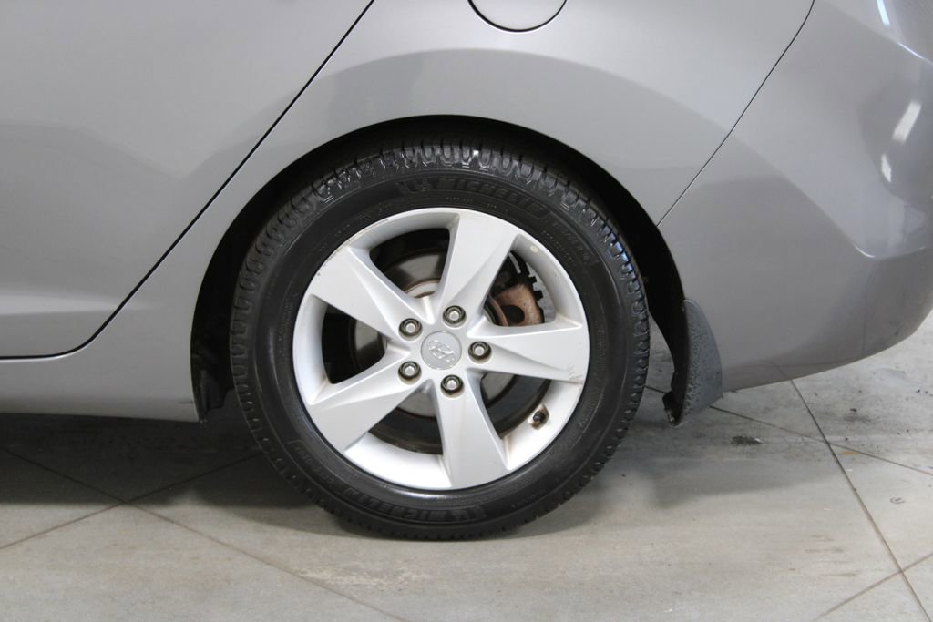 Used 2013 Hyundai Elantra GLS image 16
