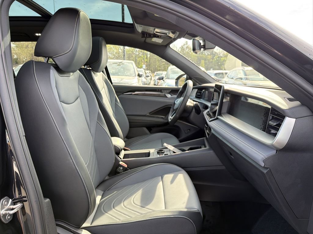 New 2026 Volkswagen Tiguan SE R-Line FWD image 19