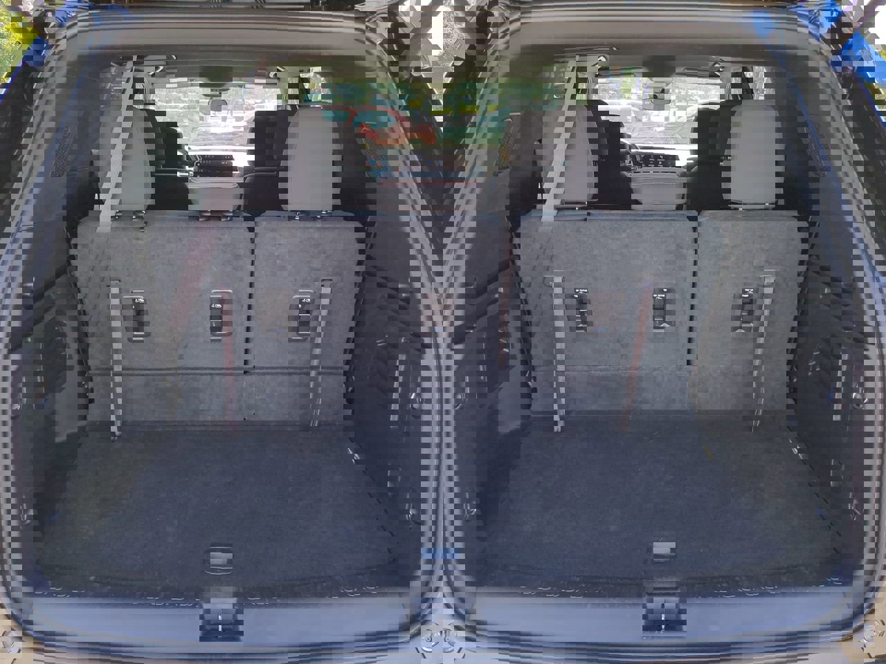 Used 2025 Chevrolet Traverse LT image 13