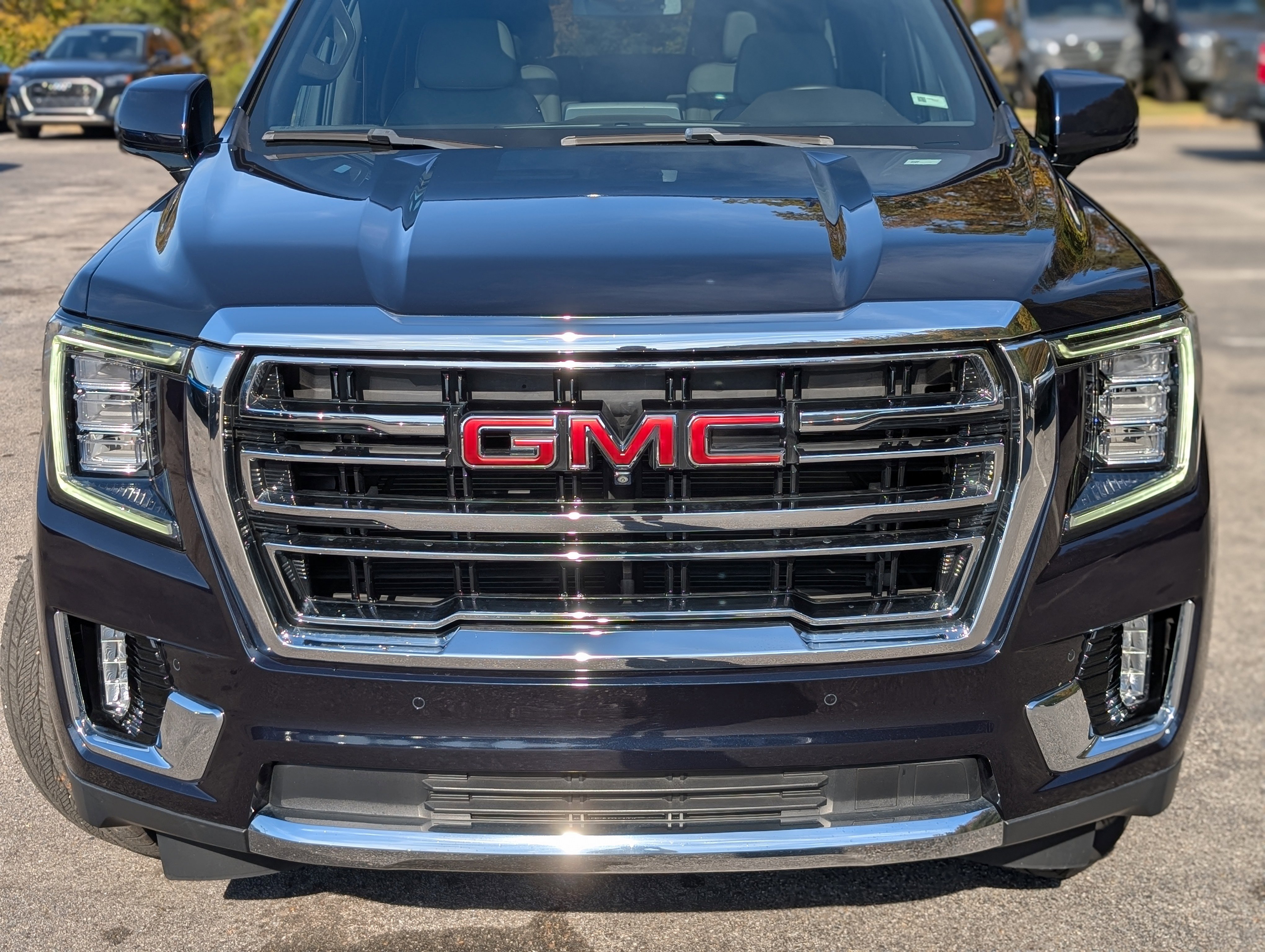 Used 2023 GMC Yukon XL SLT w/ SLT Luxury Package image 10