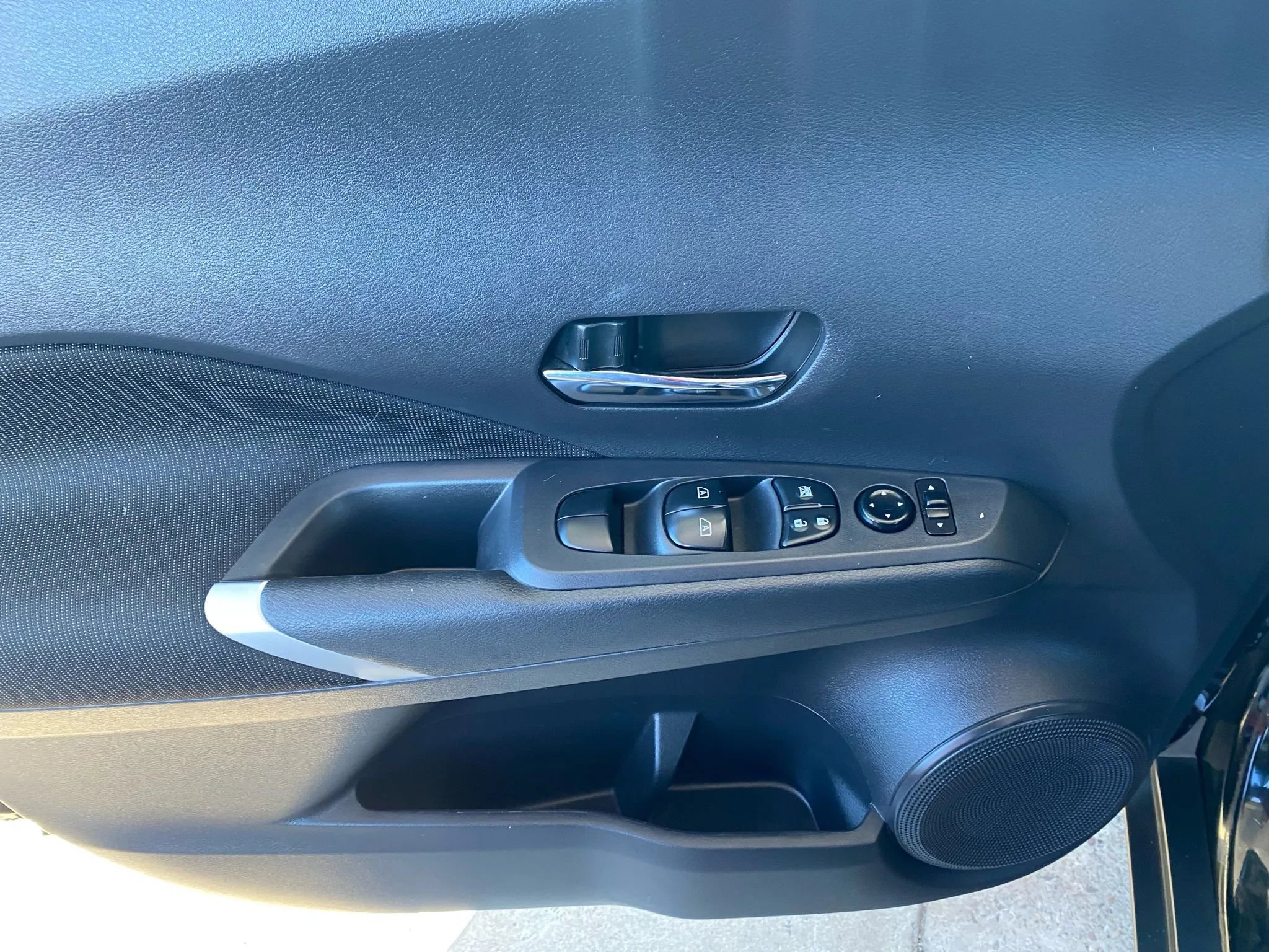 Used 2023 Nissan Kicks SV image 27