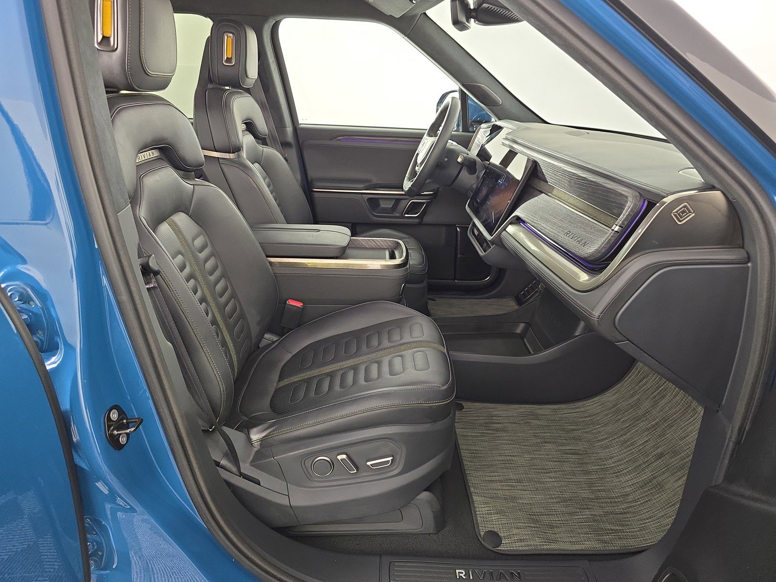 Used 2022 Rivian R1T Adventure image 22