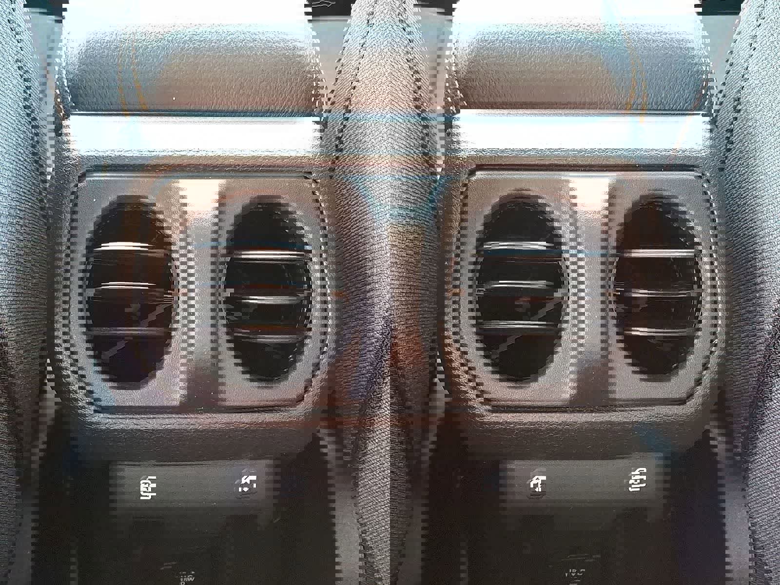 Used 2025 Jeep Wrangler Sahara image 26