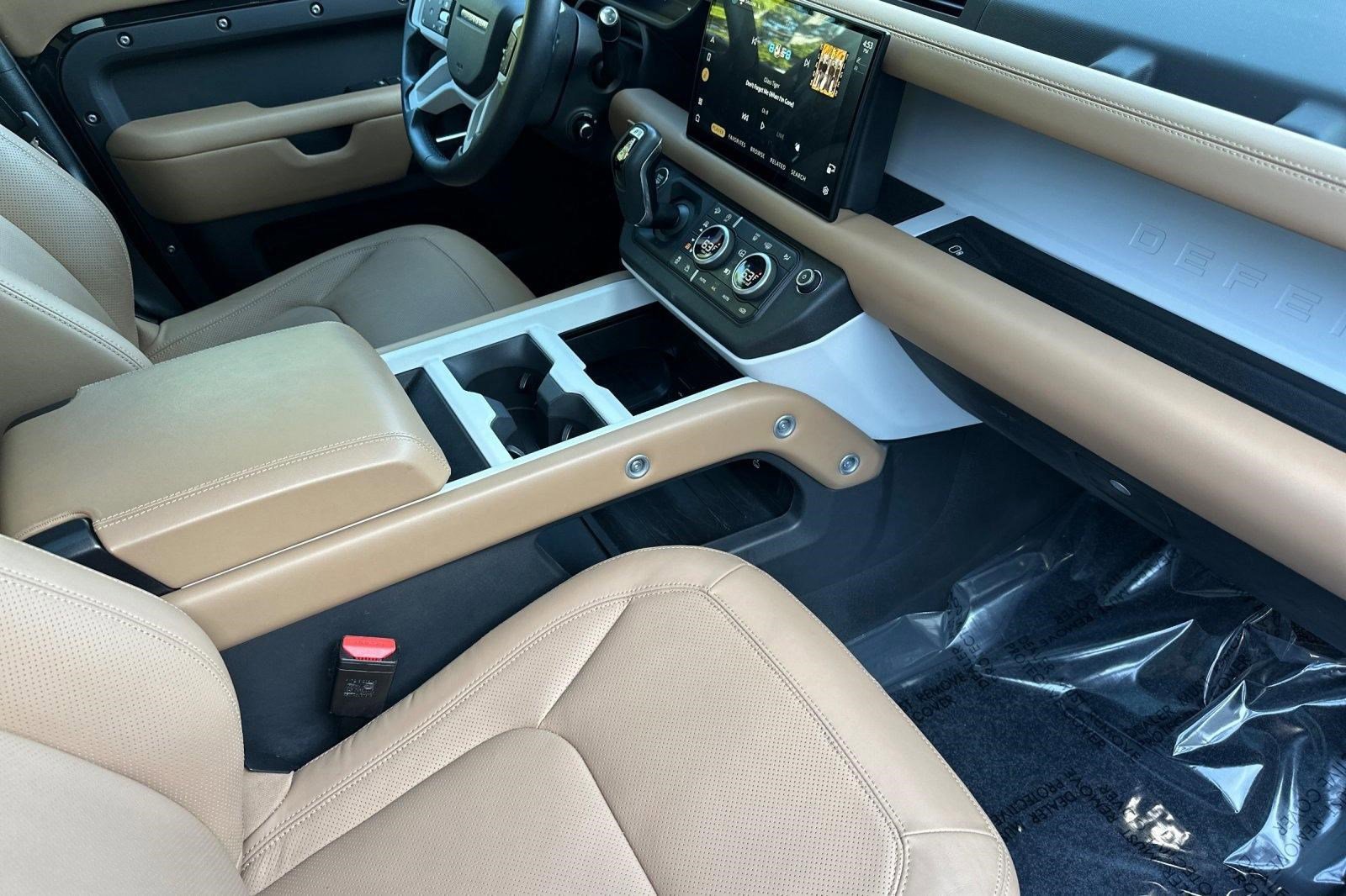 Used 2025 Land Rover Defender 110 S image 32