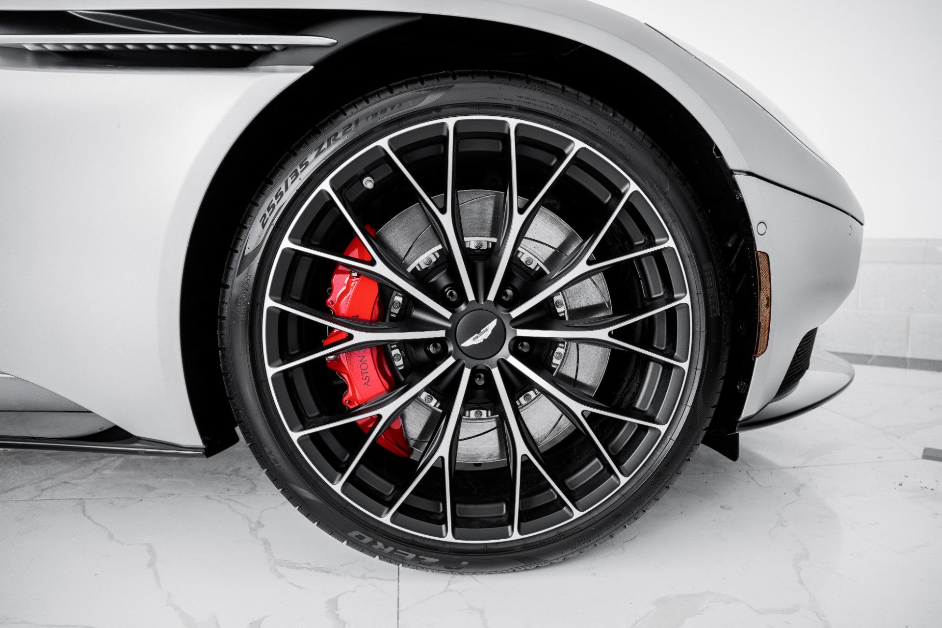 Used 2023 Aston Martin DB11 Coupe image 38