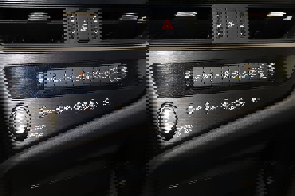 Used 2024 Lexus ES 350 w/ Accessory Package (Z2) image 28