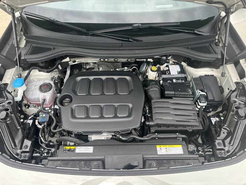 Used 2025 Volkswagen Tiguan SE R-Line AWD/4WD image 29