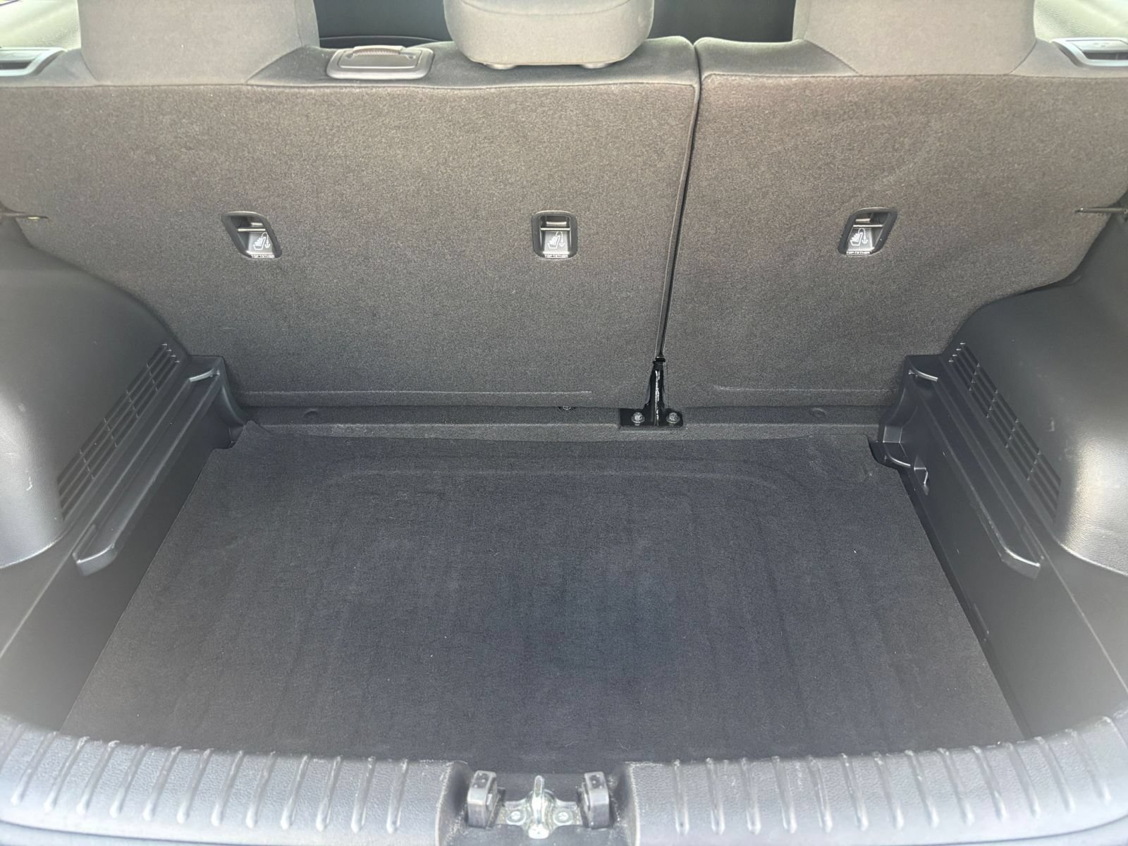 Used 2025 Kia Soul LX w/ LX Technology Package FWD image 28