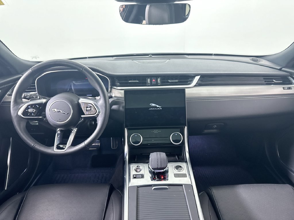 Used 2024 Jaguar XF R-Dynamic SE AWD/4WD image 19