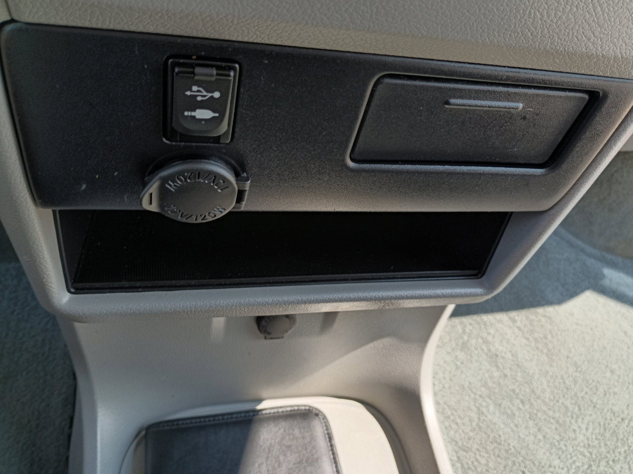 Used 2017 Toyota Sienna LE image 31