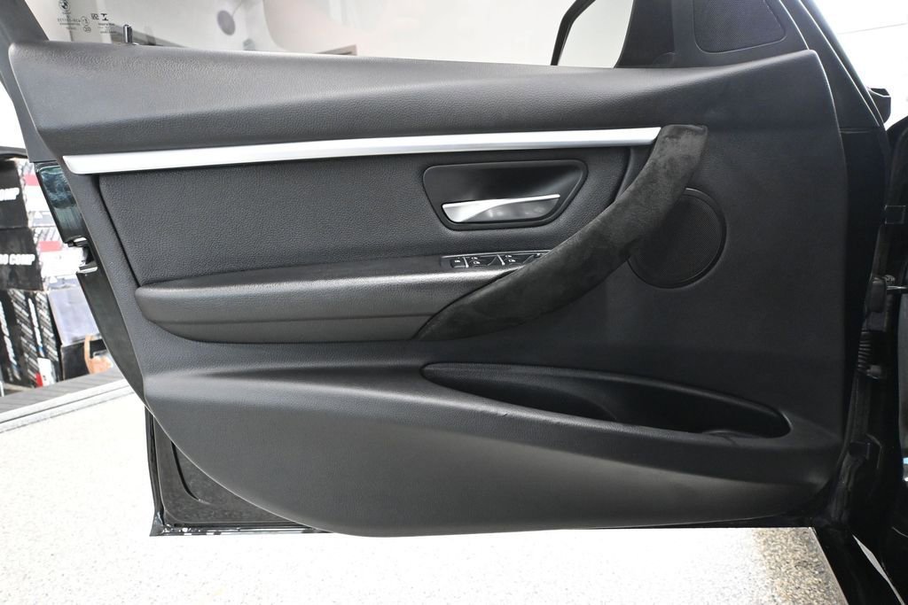 Used 2018 BMW 330i xDrive Sedan AWD/4WD image 19