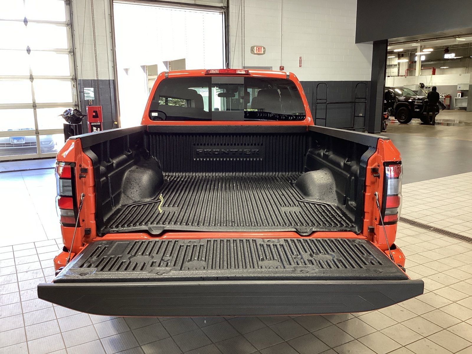 Used 2025 Nissan Frontier PRO-4X AWD/4WD image 23