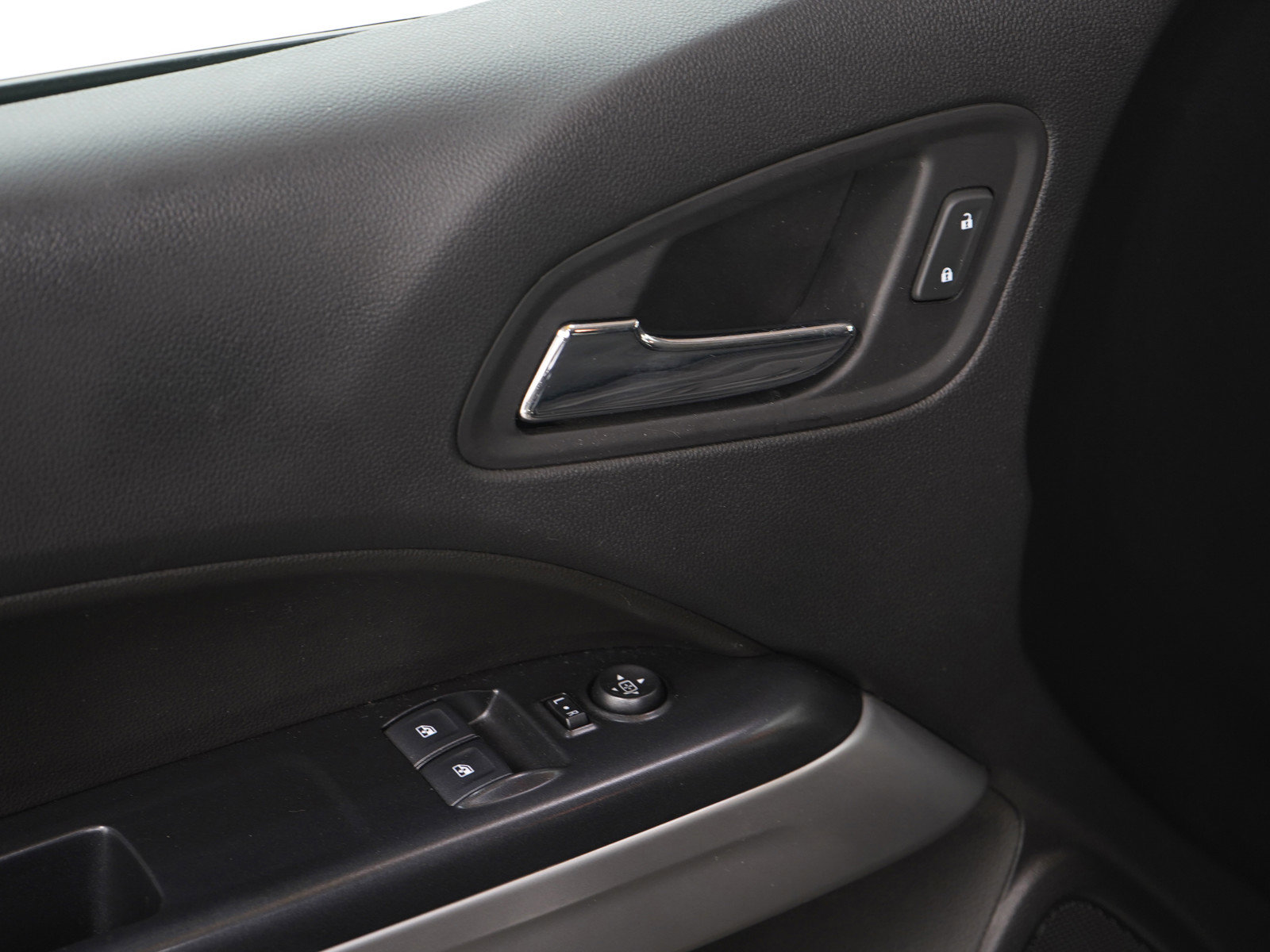 Used 2020 Chevrolet Colorado LT w/ Colorado RST Special Edition image 16