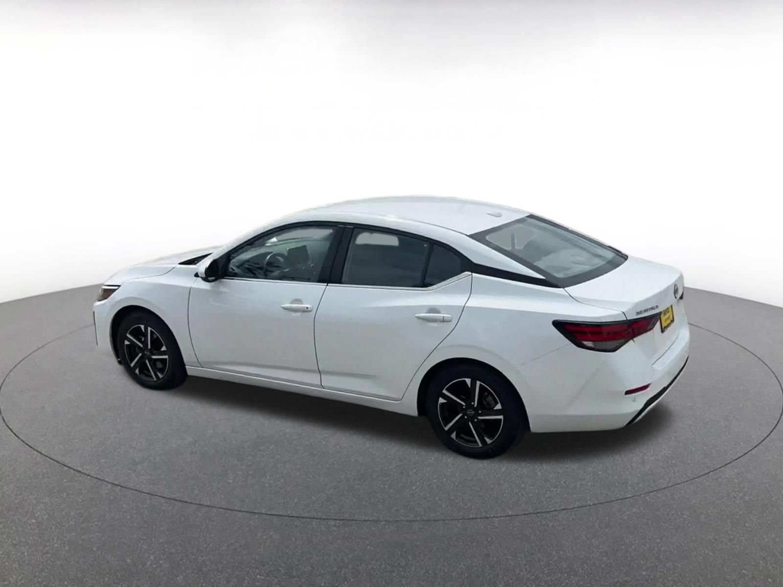 Used 2025 Nissan Sentra SV FWD image 10