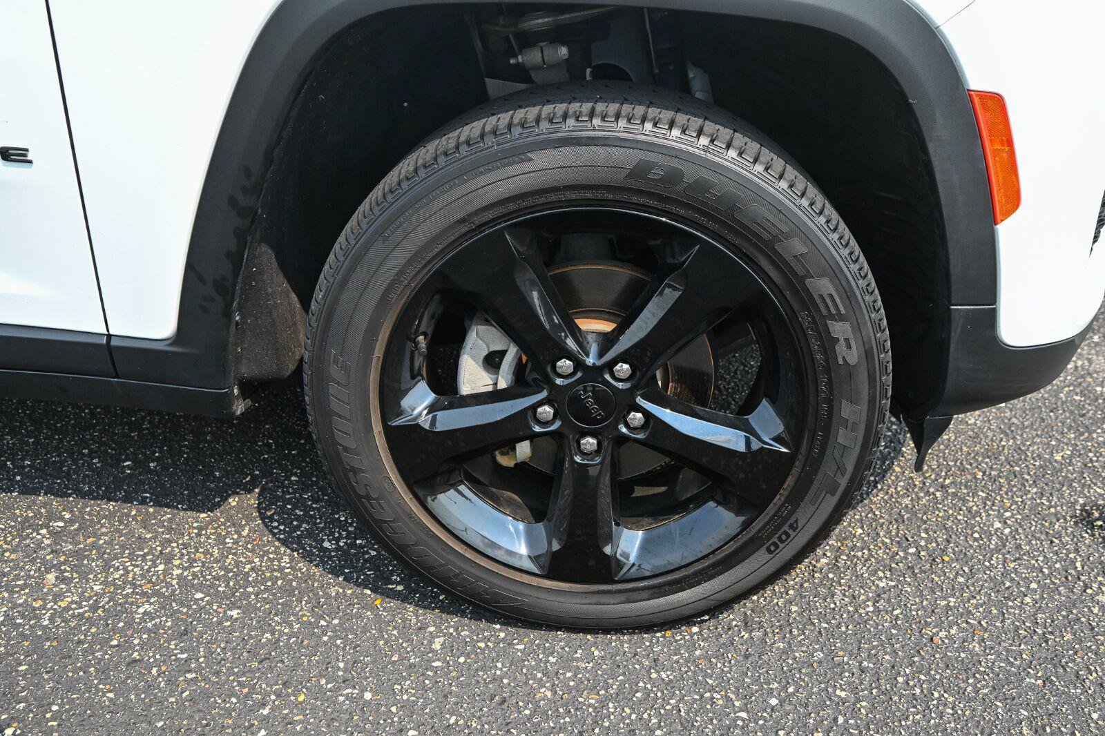 Used 2023 Jeep Grand Cherokee Altitude AWD/4WD image 15