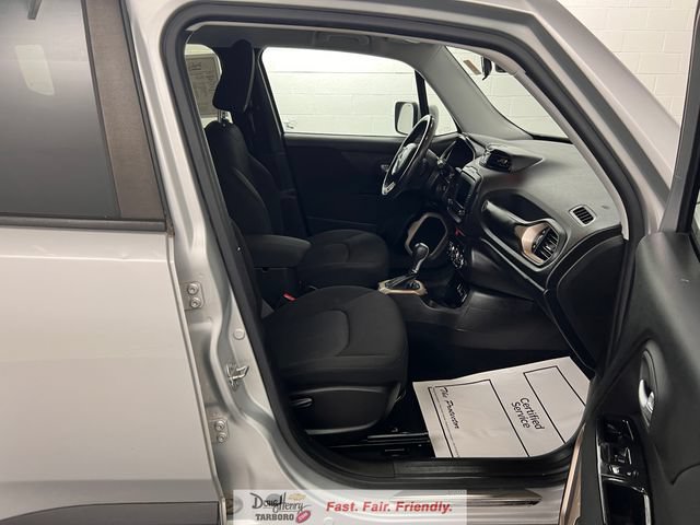 Used 2017 Jeep Renegade Latitude FWD image 40
