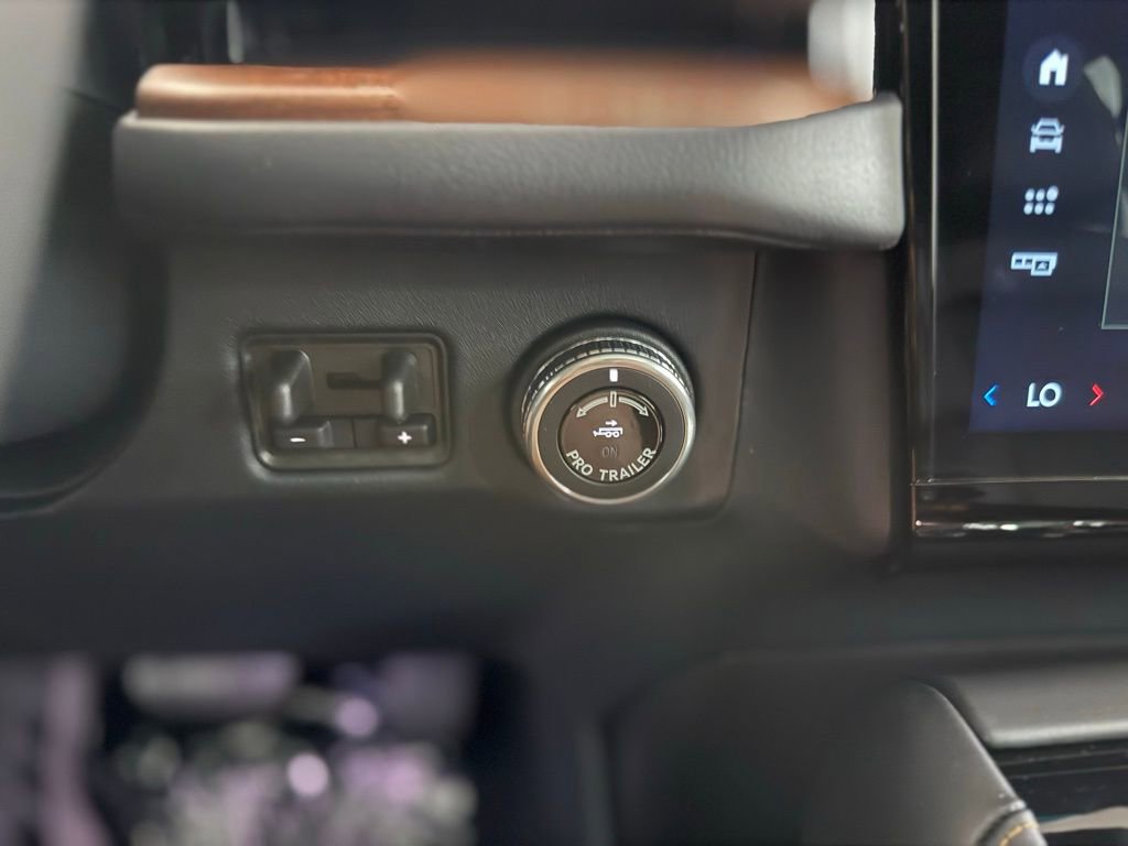 New 2025 Lincoln Navigator L Black Label image 95
