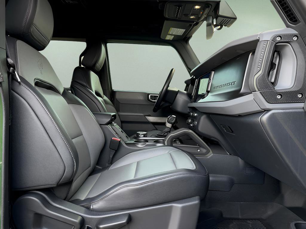 Used 2023 Ford Bronco Everglades image 13