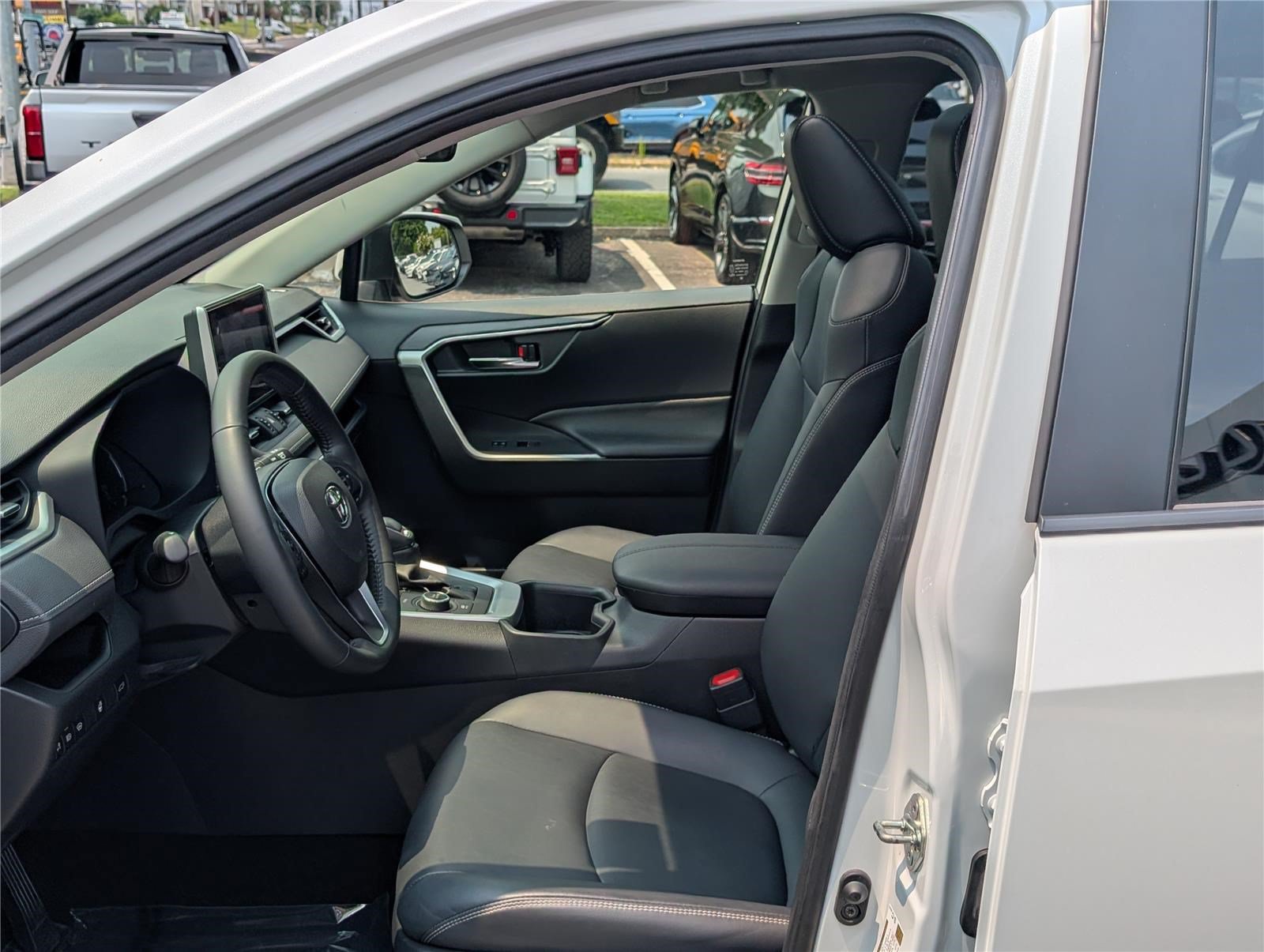 Used 2023 Toyota RAV4 XLE Premium AWD/4WD image 16