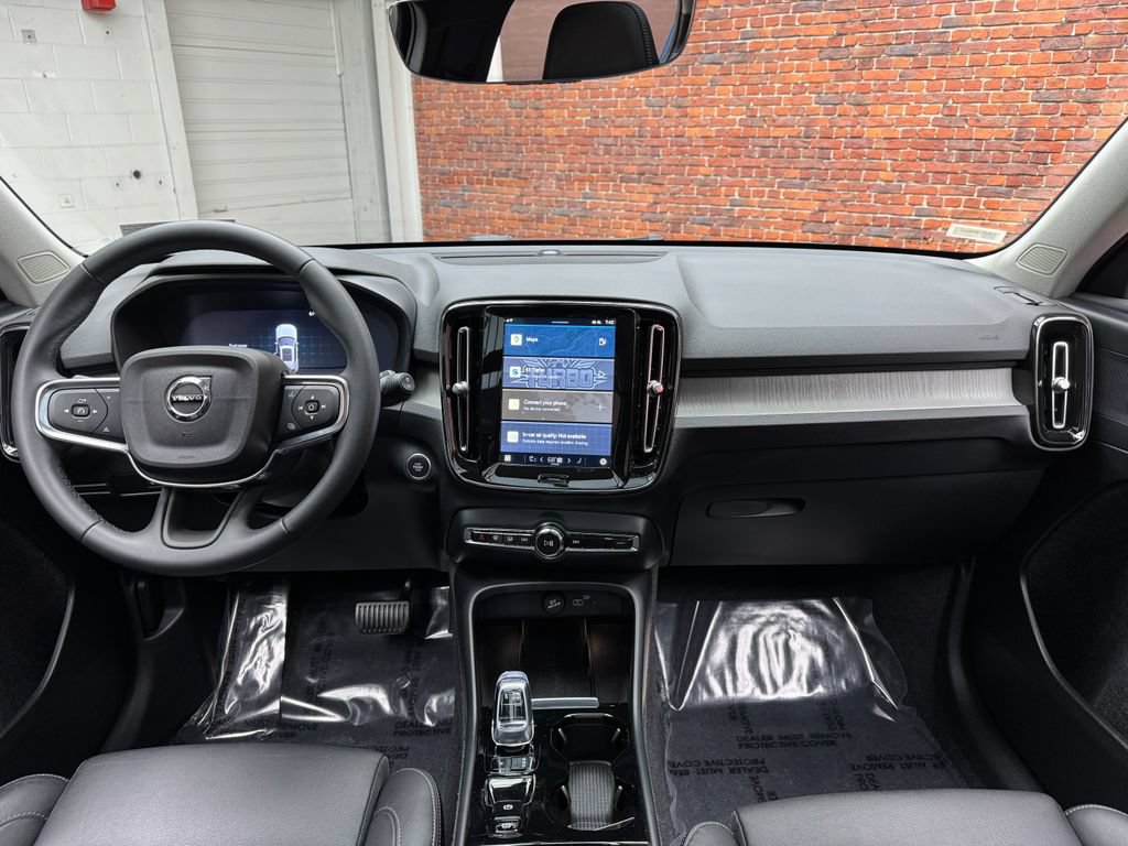 Used 2024 Volvo XC40 B5 Plus AWD/4WD image 12