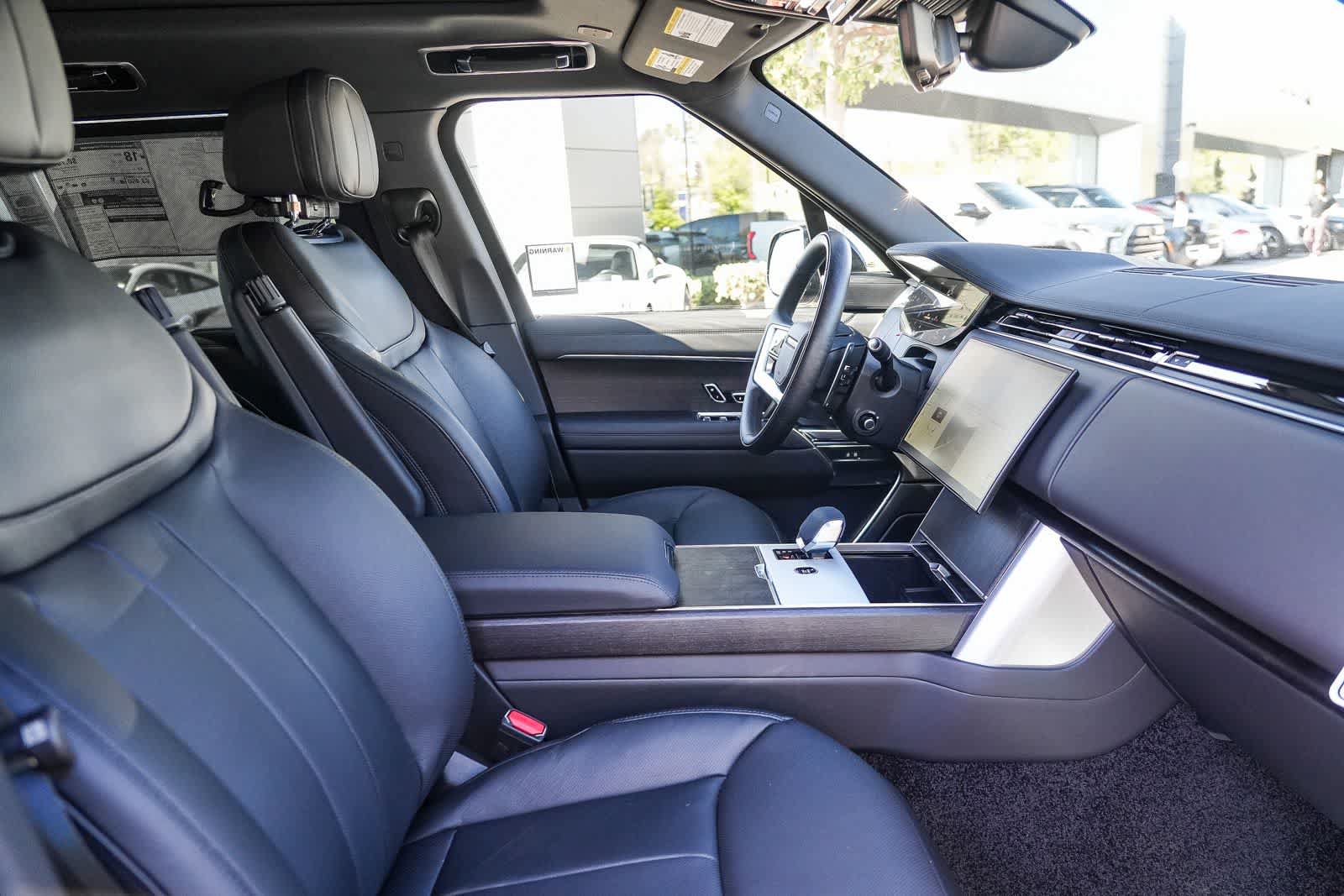 New 2026 Land Rover Range Rover Long Wheelbase SE AWD/4WD image 16