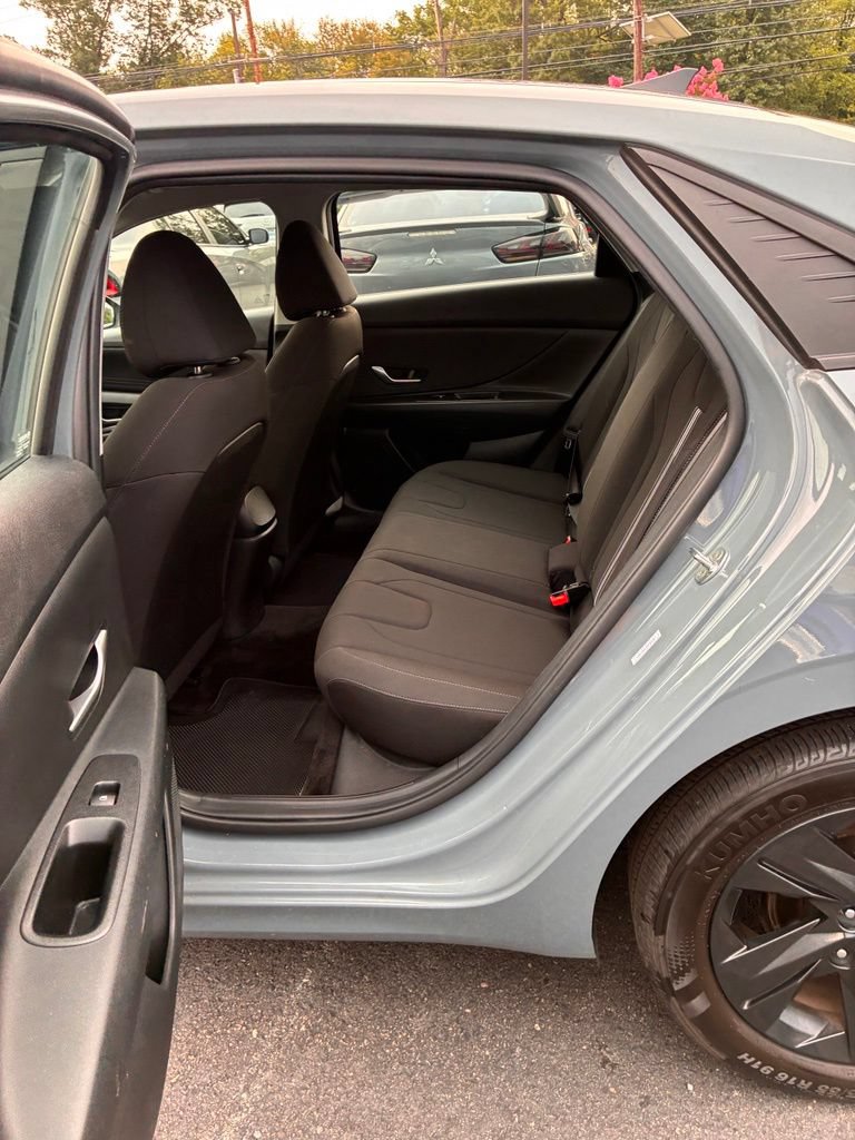 Used 2022 Hyundai Elantra SEL FWD image 20