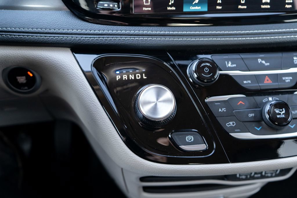 Used 2024 Chrysler Pacifica Select image 28