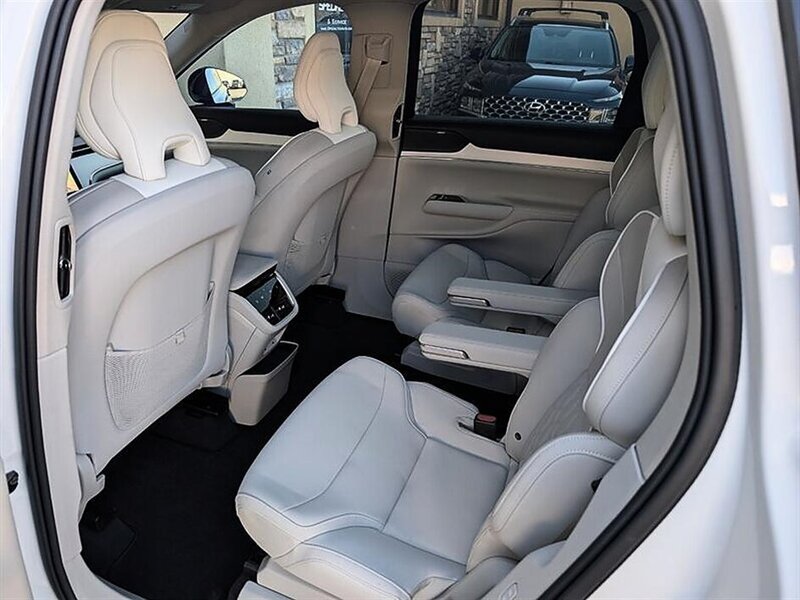 Used 2025 Volvo EX90 Ultra AWD/4WD image 26