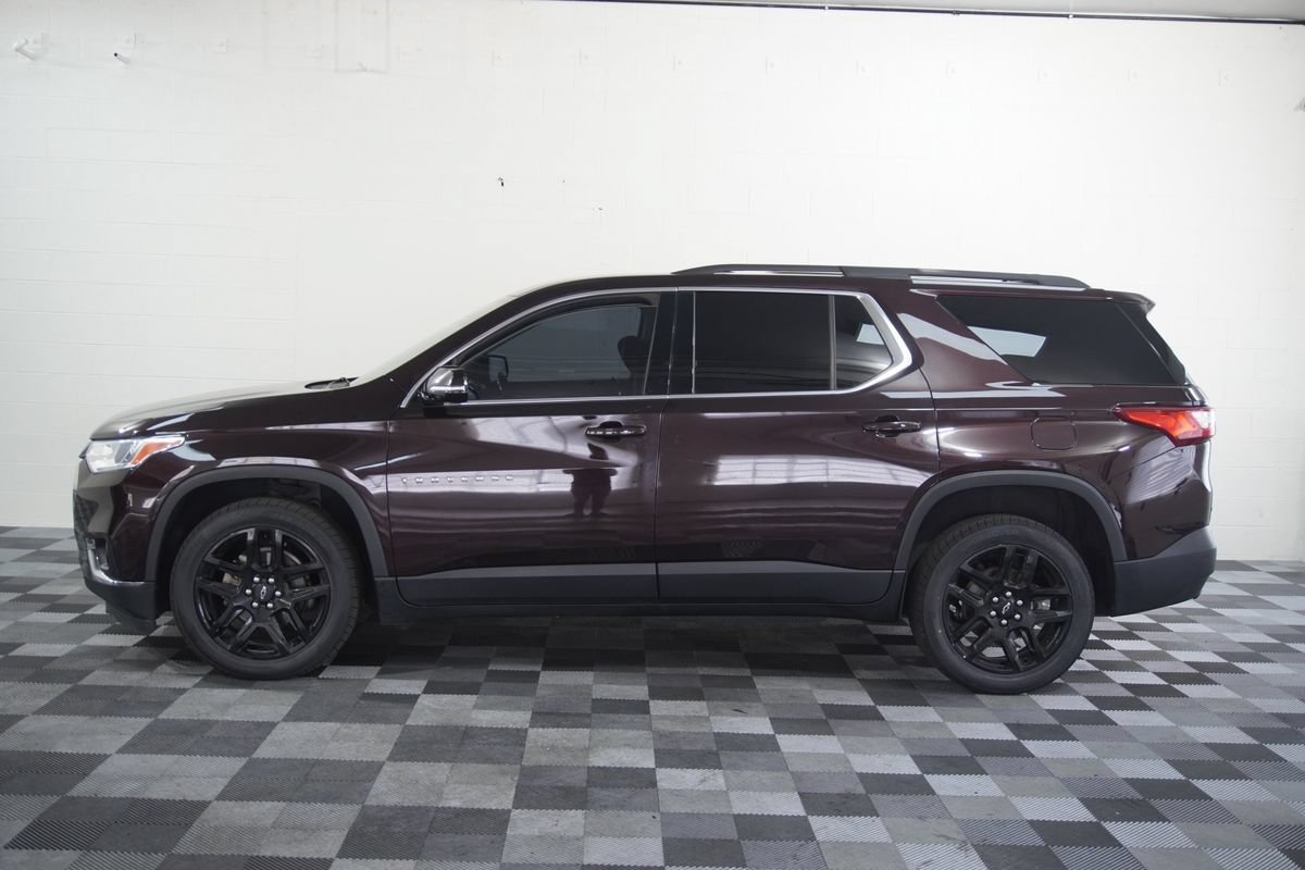 Used 2020 Chevrolet Traverse LT w/ Driver Confidence II Package AWD/4WD image 2