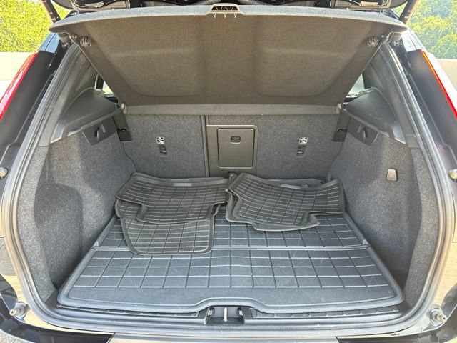 Certified 2024 Volvo XC40 B5 Plus w/ Protection Package Premier AWD/4WD image 34
