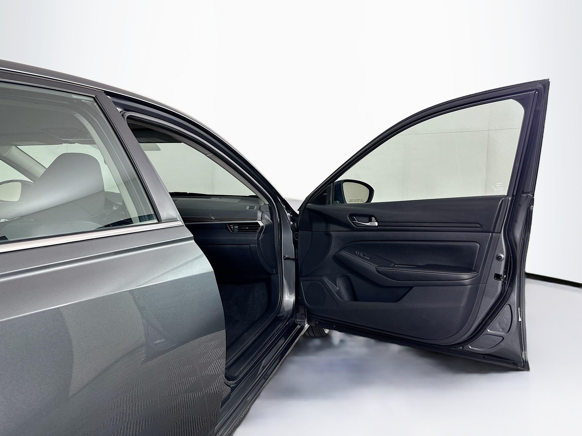Used 2024 Nissan Altima 2.5 SV FWD image 30
