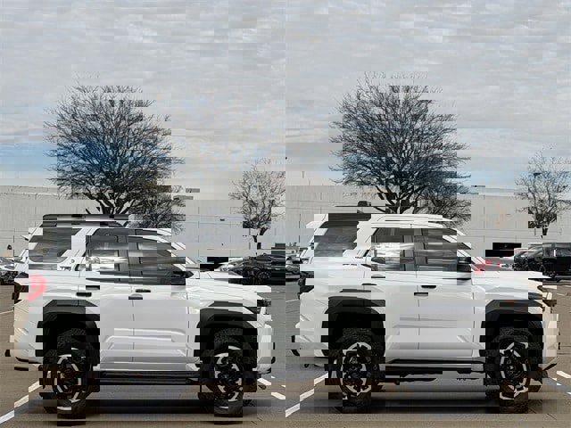 Used 2025 Toyota 4Runner TRD Off-Road Premium image 3