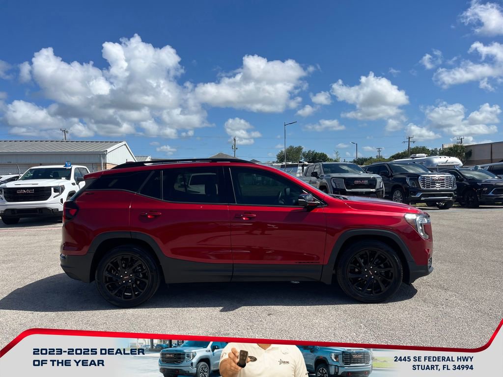 Used 2023 GMC Terrain SLT w/ Tech Package FWD image 8