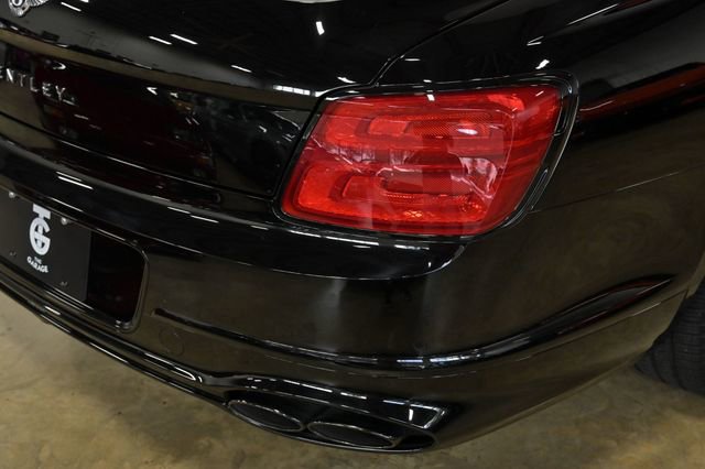 Used 2024 Bentley Flying Spur V8 image 12