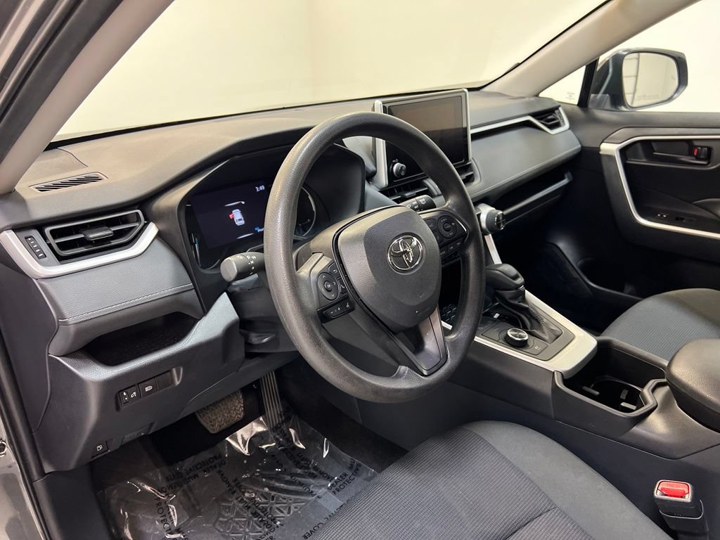 Used 2025 Toyota RAV4 LE AWD/4WD image 17