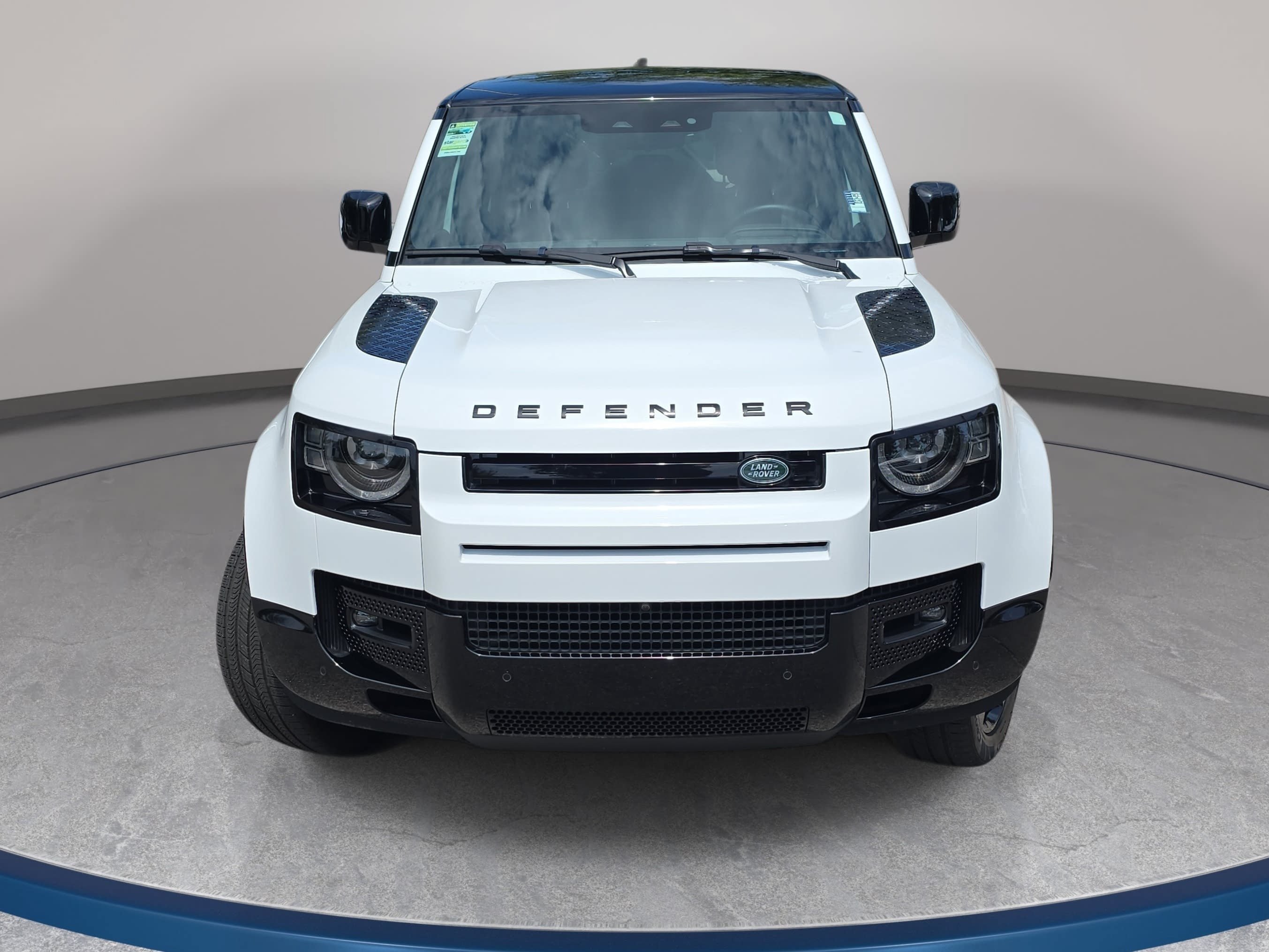 Certified 2025 Land Rover Defender 110 V8 AWD/4WD image 2