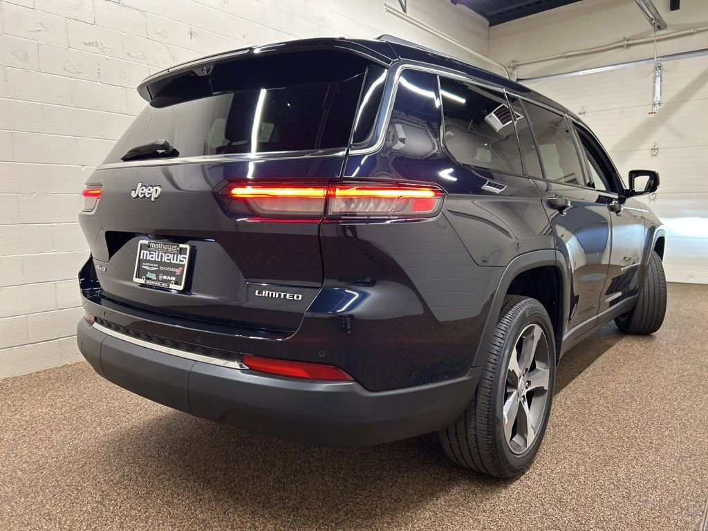 Used 2023 Jeep Grand Cherokee L Limited w/ Luxury Tech Group II image 2