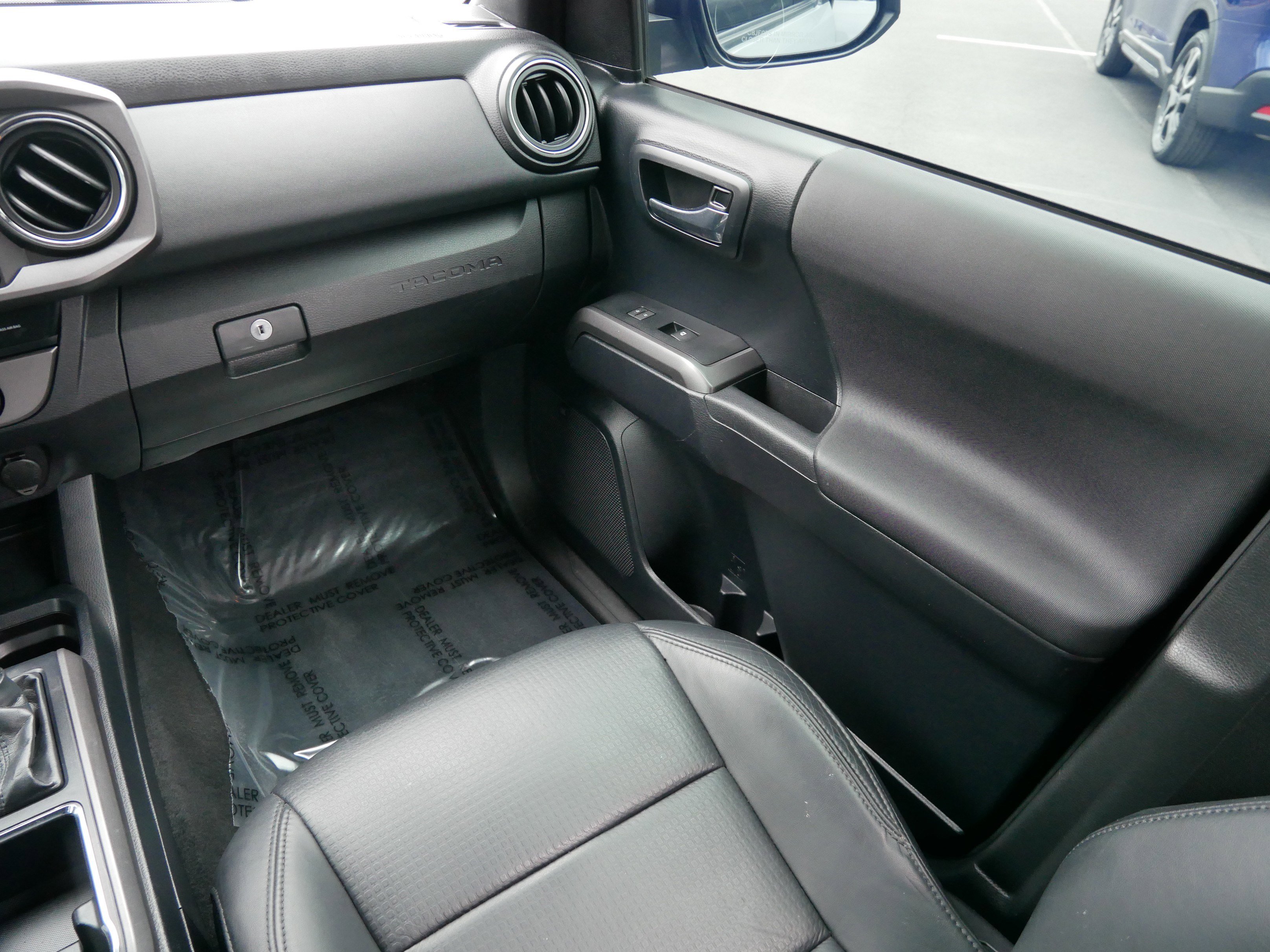 Used 2019 Toyota Tacoma TRD Sport image 11