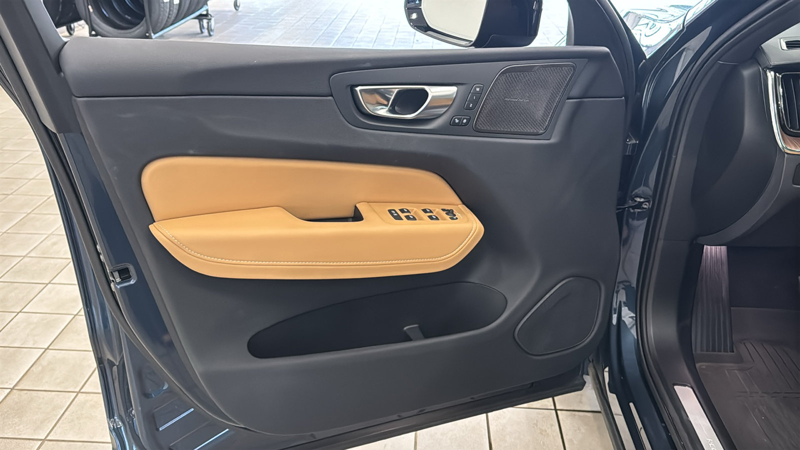 Used 2024 Volvo XC60 T8 Ultimate w/ Protection Package Premier AWD/4WD image 21