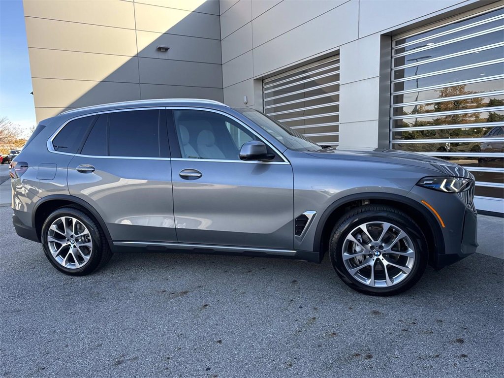 Used 2025 BMW X5 xDrive40i w/ Parking Assistance Package image 8