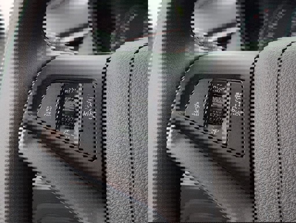 Used 2020 Chevrolet Trax LT w/ LT Convenience Package image 26