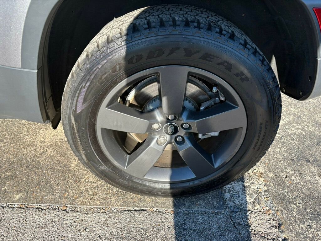 Used 2024 Land Rover Defender 110 S image 10