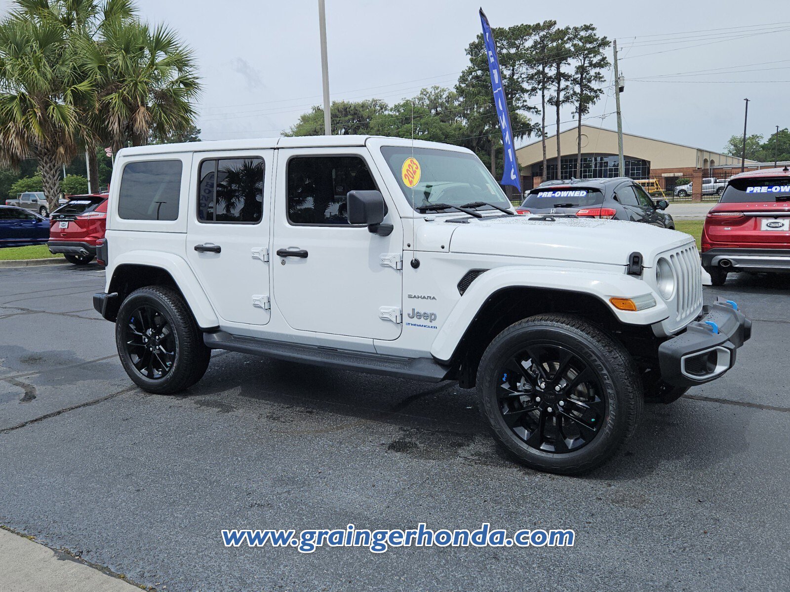 Used 2023 Jeep Wrangler Unlimited Sahara AWD/4WD image 7