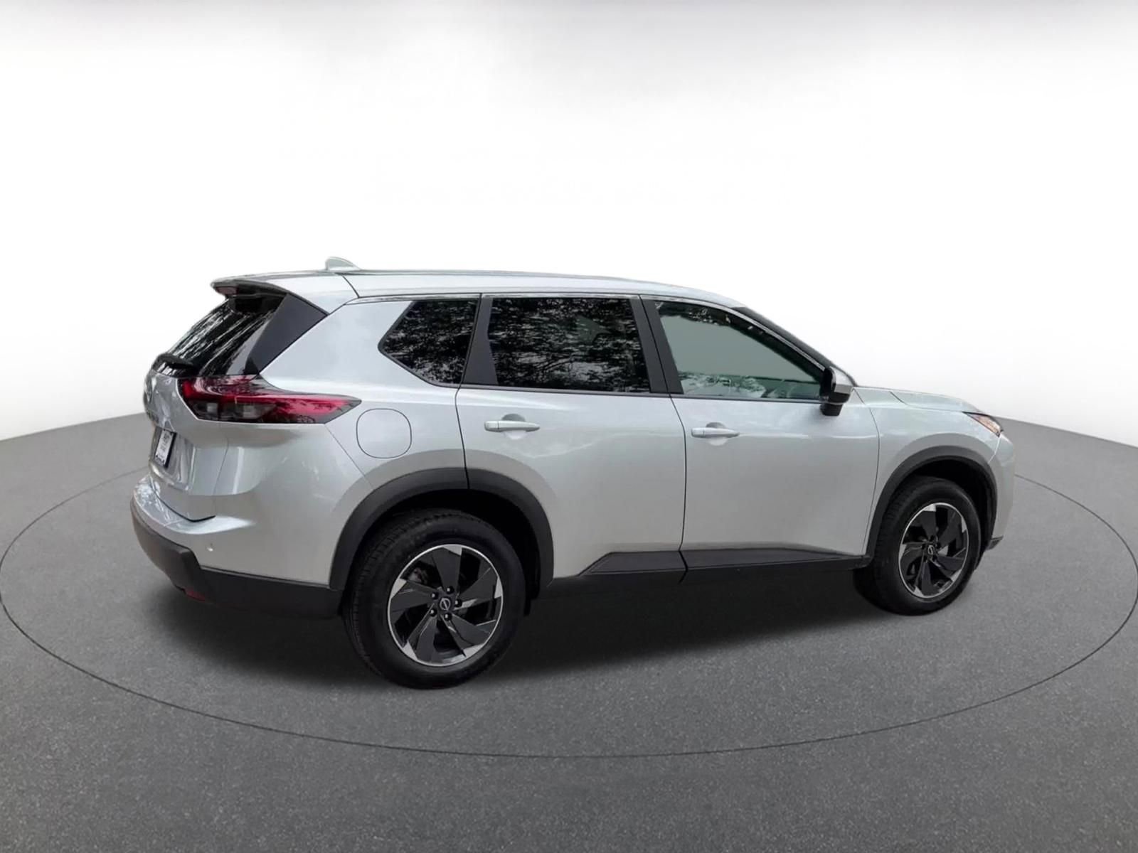 Used 2025 Nissan Rogue SV FWD image 15