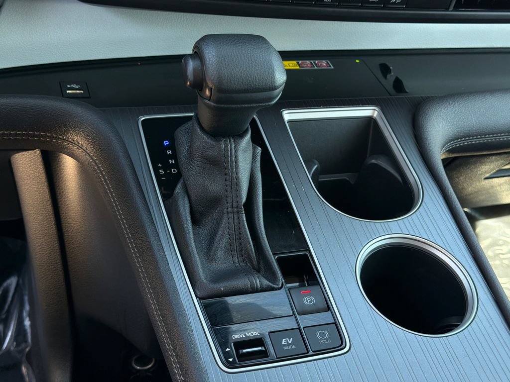 Used 2025 Toyota Sienna LE FWD image 31